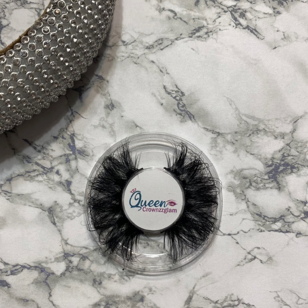 Lashes for women support small business ❤️🤞🏽💯